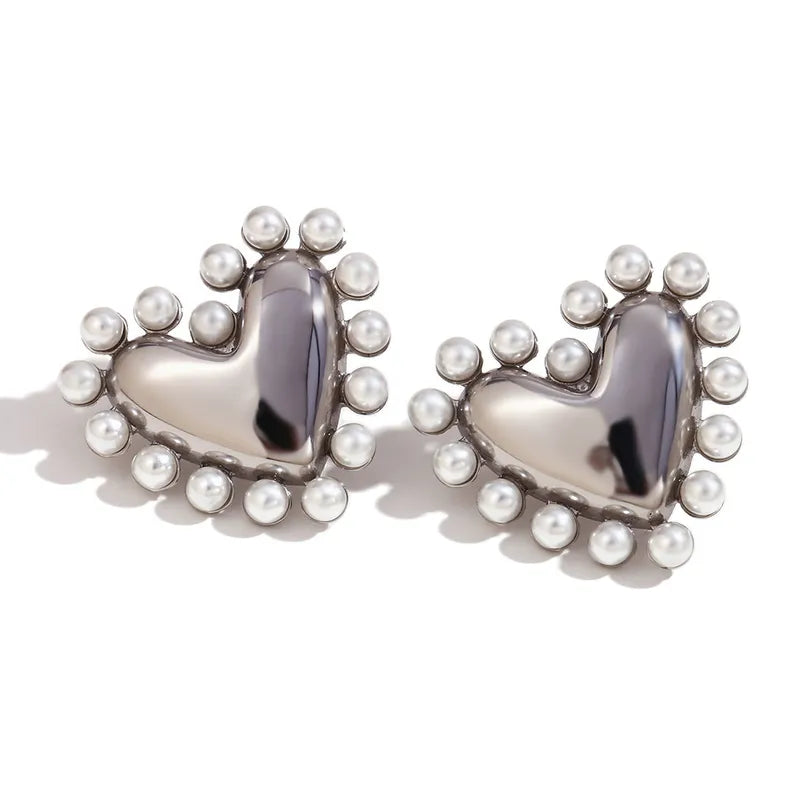 ARETES DE CORAZON CON PERLAS CHUNKY PLATEADO