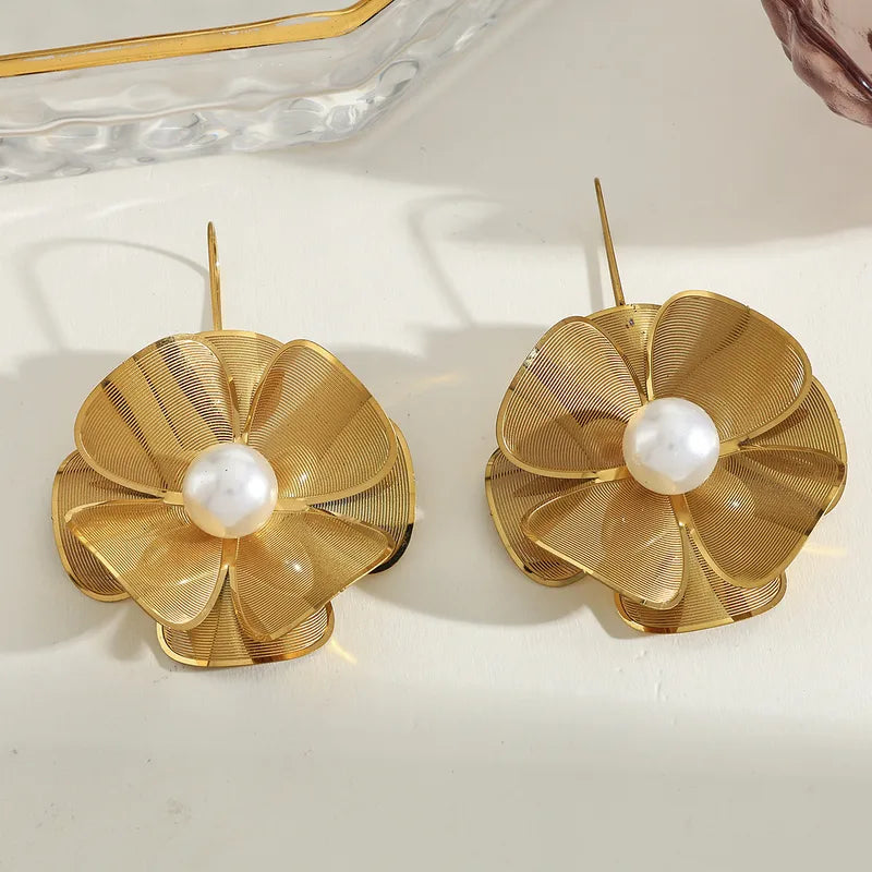 ARETES DE FLOR DE FIESTA DORADO