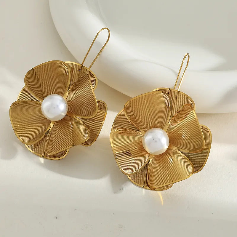 ARETES DE FLOR DE FIESTA DORADO