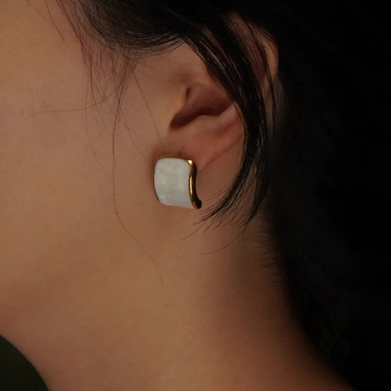 ARETES BOTONES NACARADOS BLANCOS