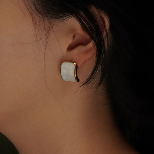 ARETES BOTONES NACARADOS BLANCOS