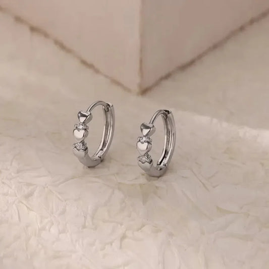 ARETES ARGOLLA CORAZONES CON ZIRCONES PLATEADO