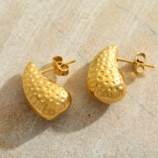 ARETES TIPO GOTA CON TEXTURA MINI DORADO