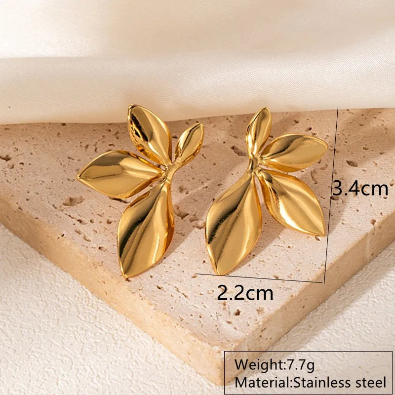 ARETES DE FLOR GRANDES DORADO