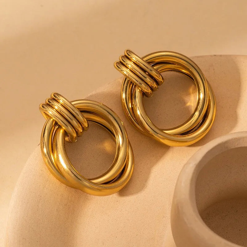 ARETES DOBLE NUDO DORADO