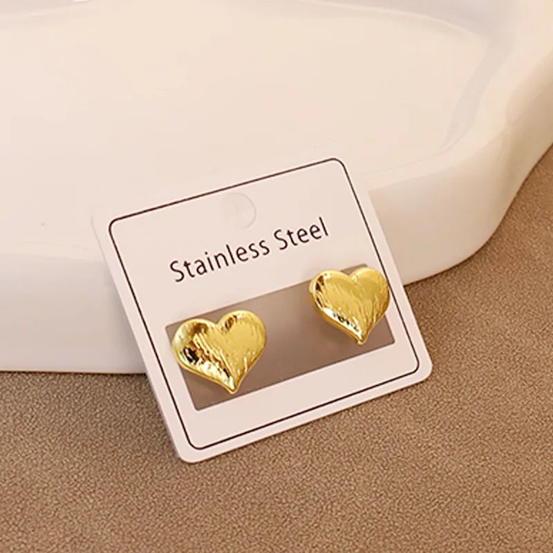 ARETES BOTONES DE CORAZON DORADO