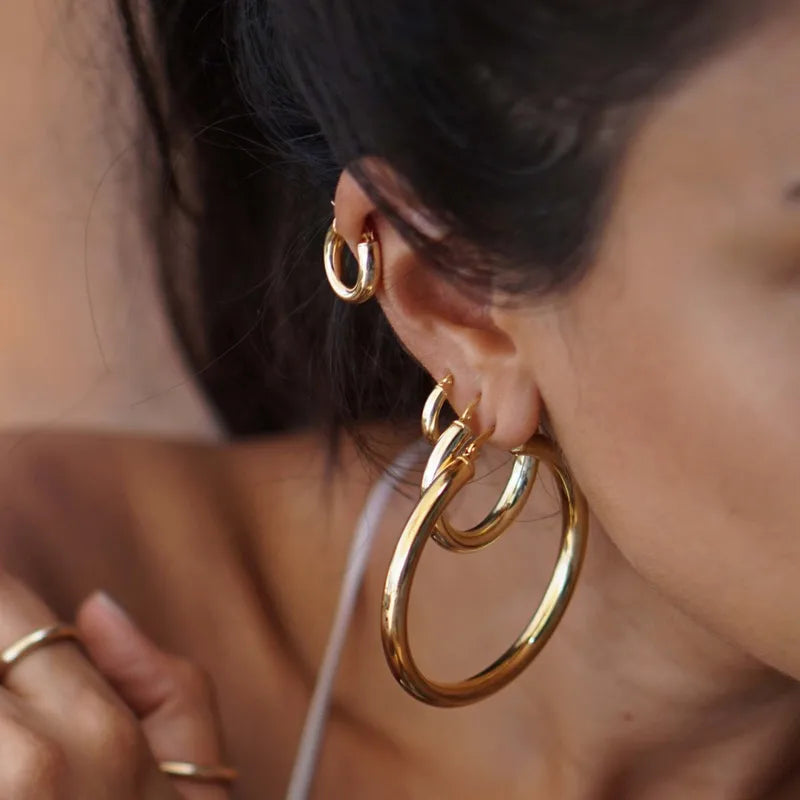 ARETES ARGOLLAS TIPO TUBO 40MM DORADO