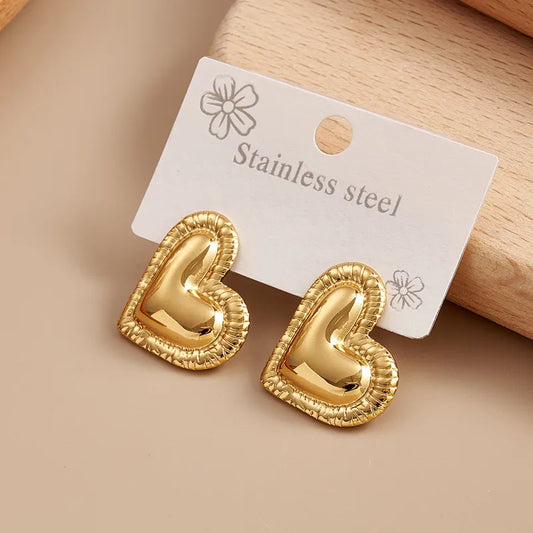 ARETES DE CORAZON SILUETAS RELLENAS DORADO