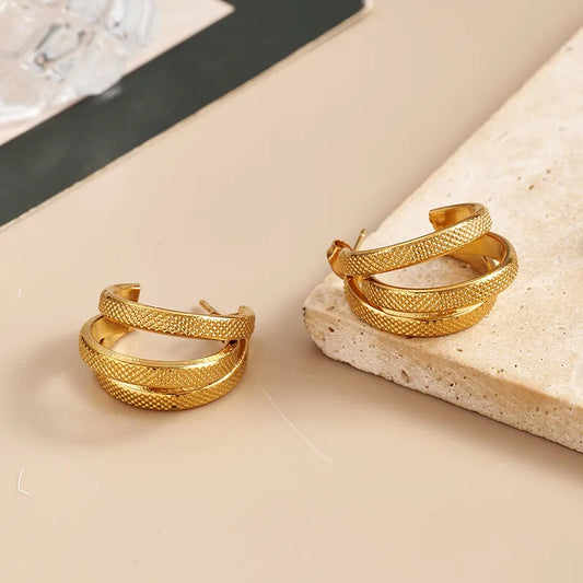 ARETES TRIPLE TEXTURA DORADO