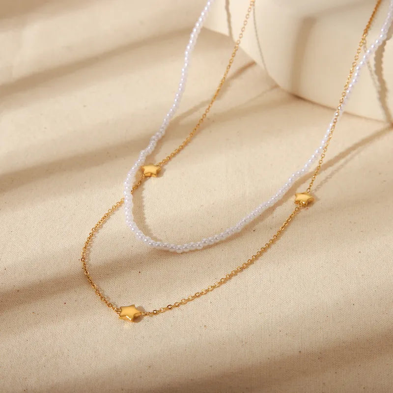 LAYER DOBLE DE PERLAS CON HILERA DE ESTRELLAS DORADO