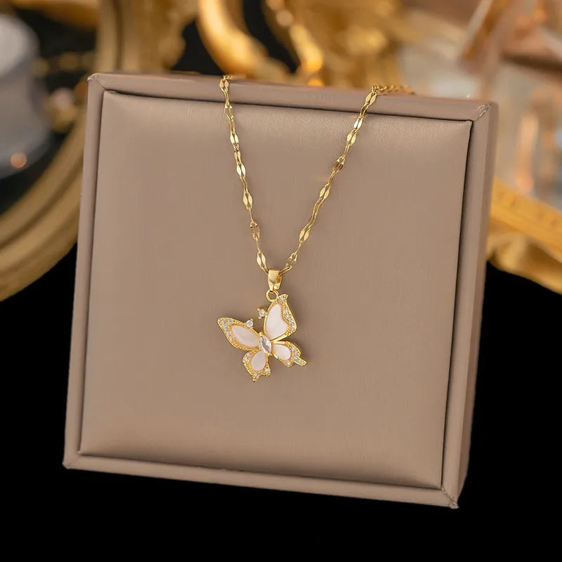 CADENA MARIPOSA BLANCA CON ZIRCONES DORADO