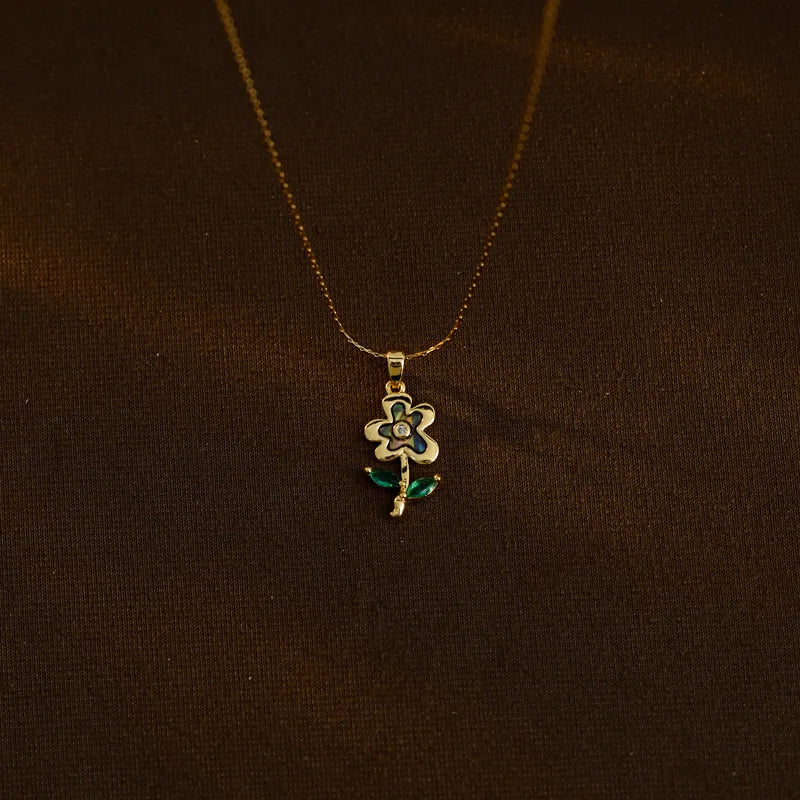 CADENA DE FLOR PEQUENA CON VERDE DORADO