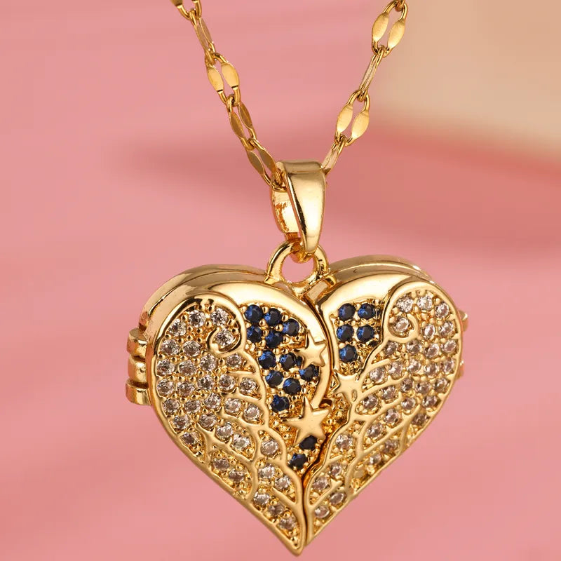 CADENA RELICARIO DE CORAZON CON ZIRCONES DORADO