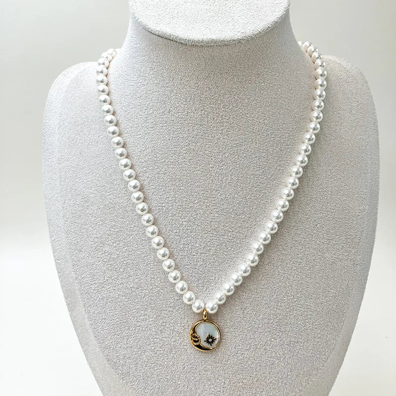 CADENA CON PERLAS LUNA NACARADA DORADO