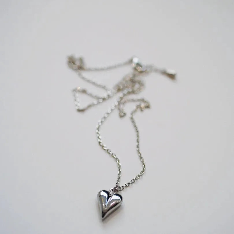 CADENA DE CORAZON 3D ALARGADO PLATEADO