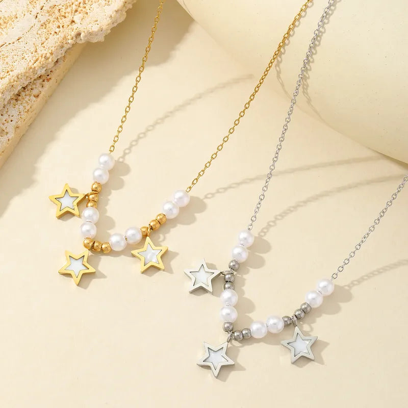 CADENA DE ESTRELLAS BLANCAS CON PERLAS DORADO