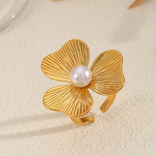 ANILLO FLOR CON PERLA GRANDE DORADO