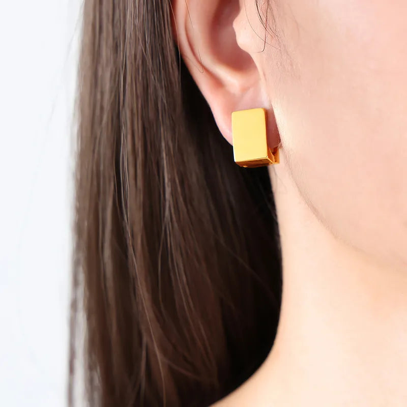 Aretes argollas cuadradas dorado