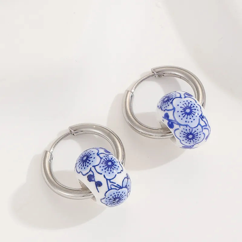 ARETES ARGOLLA CON DISENO CERAMICA PLATEADO